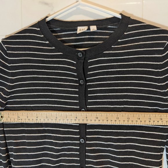 ❗LAST CHANCE❗GAP Button-up Striped Cardigan - Picture 6 of 6